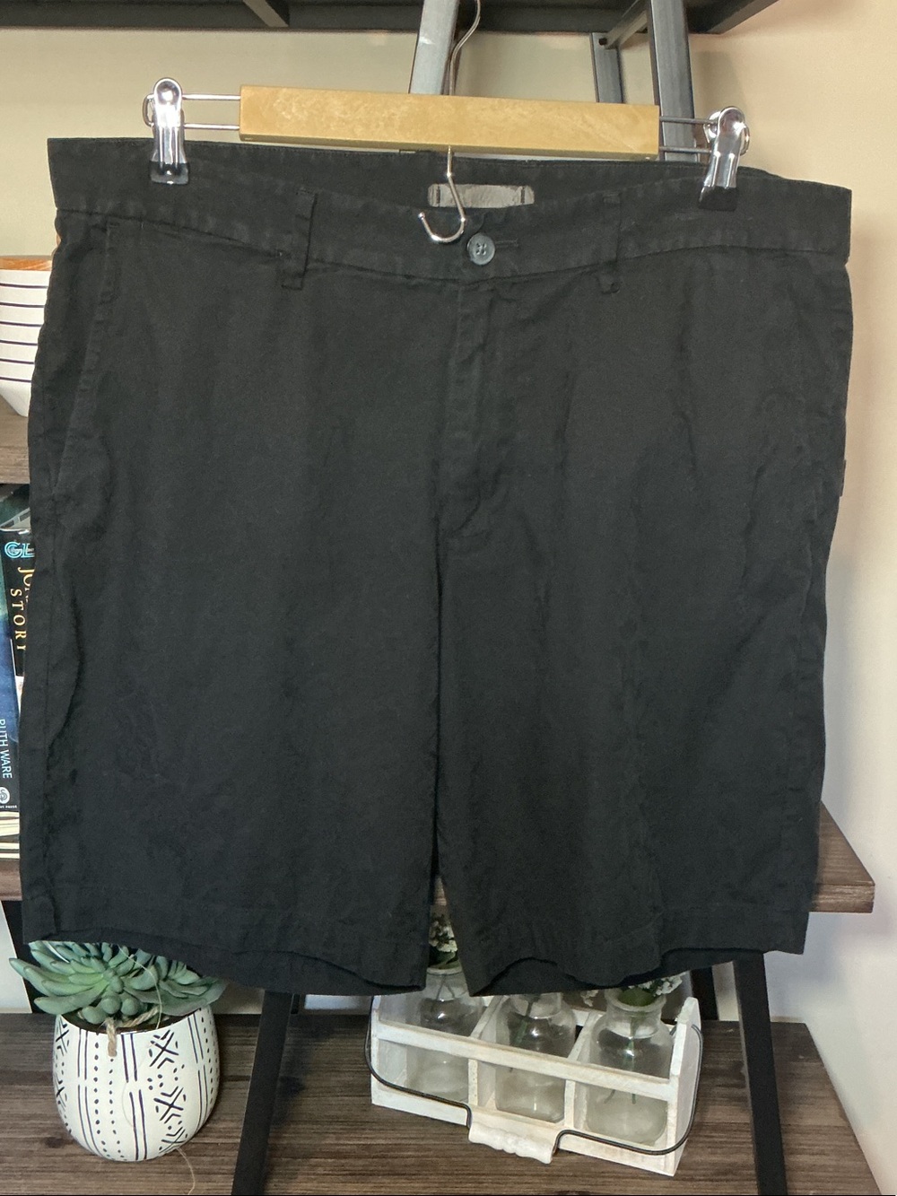 Robert Graham Black Flat-Front Men's Shorts Size 36